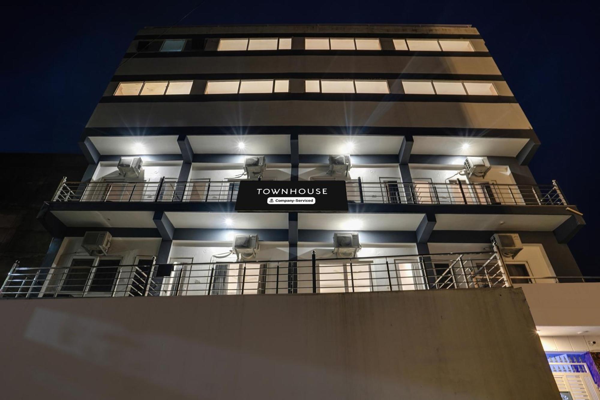 Super Townhouse Tapovan 외부 사진