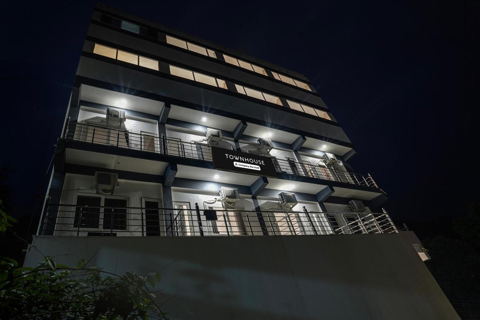 Super Townhouse Tapovan 외부 사진