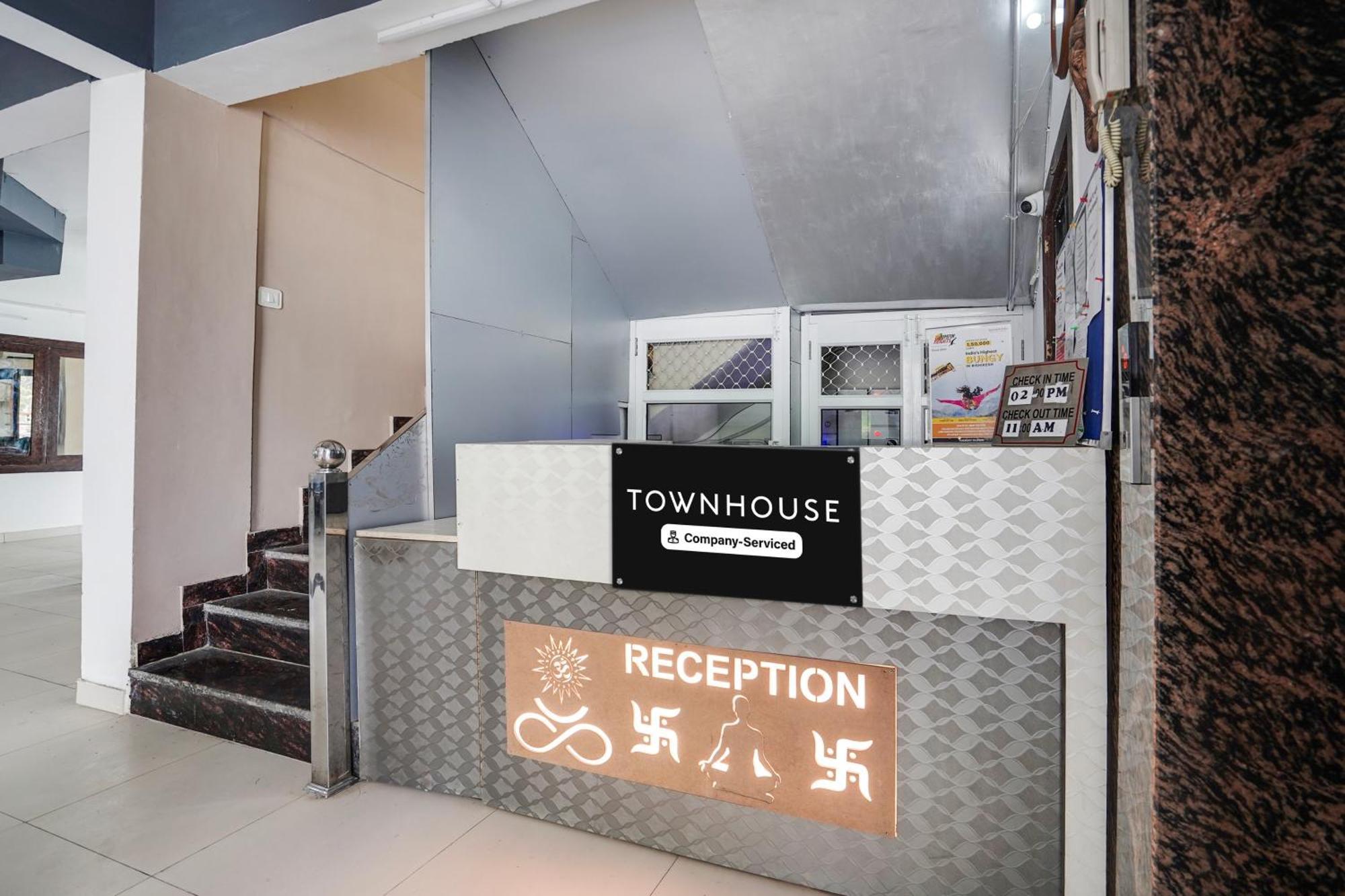 Super Townhouse Tapovan 외부 사진