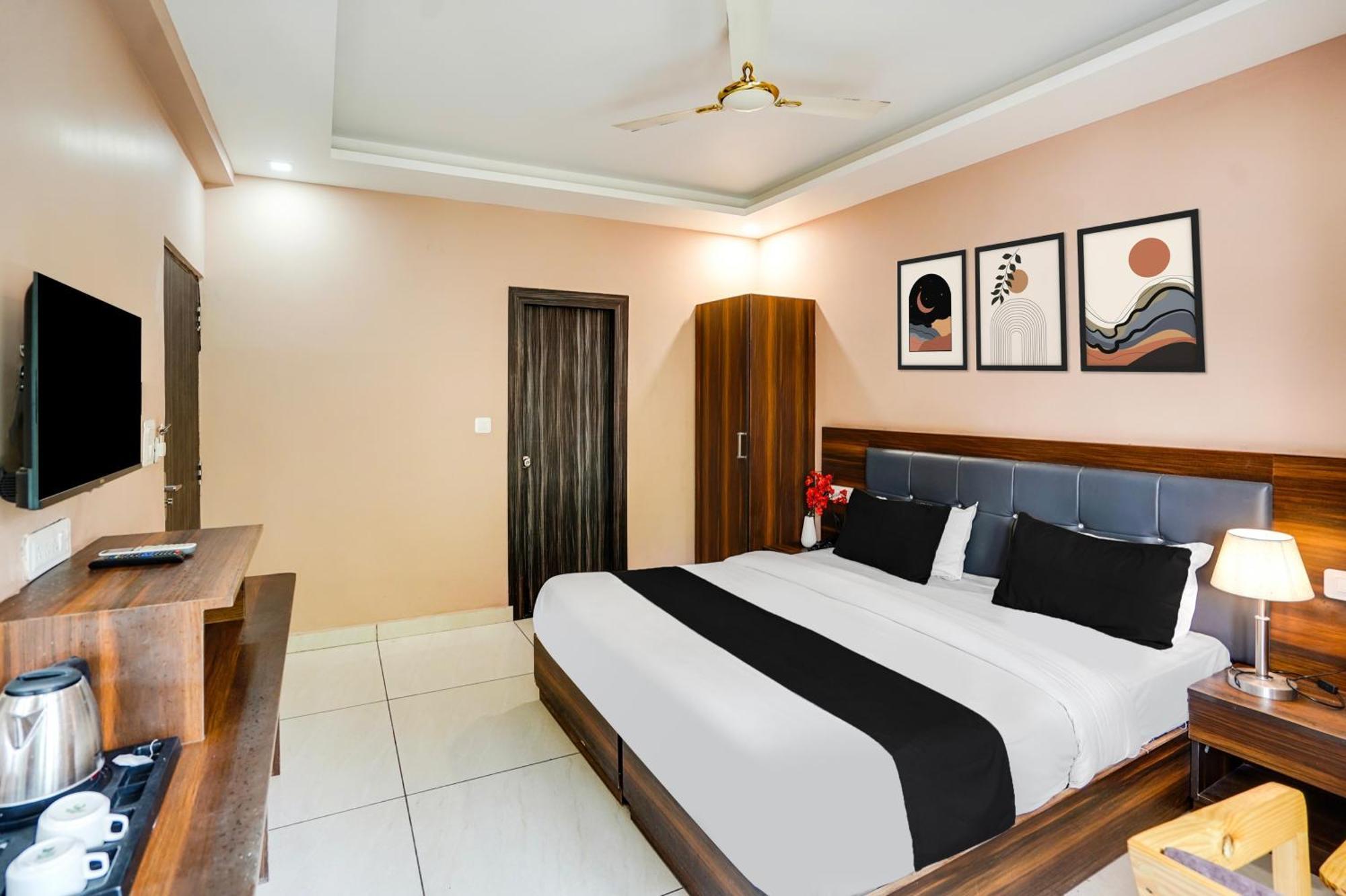 Super Townhouse Tapovan 외부 사진